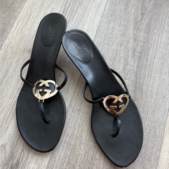 Gucci Black Sandals with Gold Emblem - Picture 3 of 4